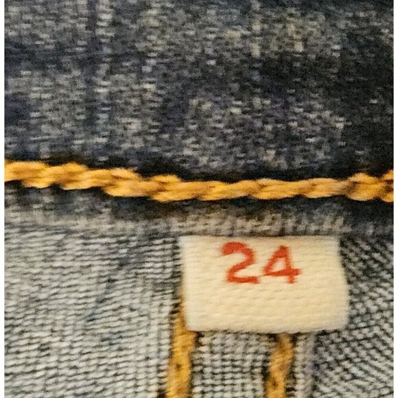 Signature Levi Strauss Low Rise Cuffed Stretch  Denim Jean Shorts Women’s Sz 24 - Picture 3 of 7